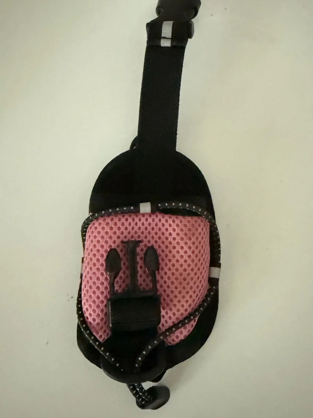 Pink and Black Mesh Running Armband clip-on mini Sleeve
